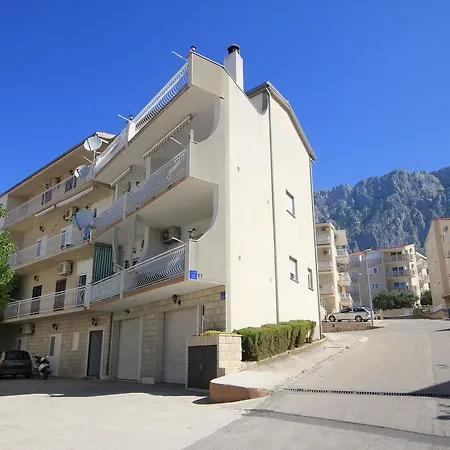 Apartment Makarska City Макарська