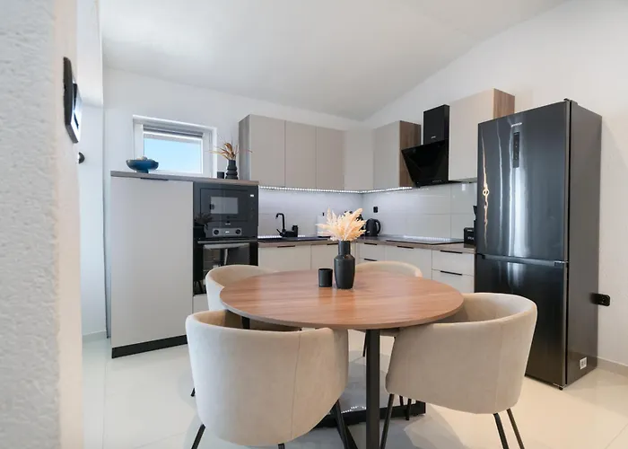 Apartment Makarska City Апартаменти Макарська