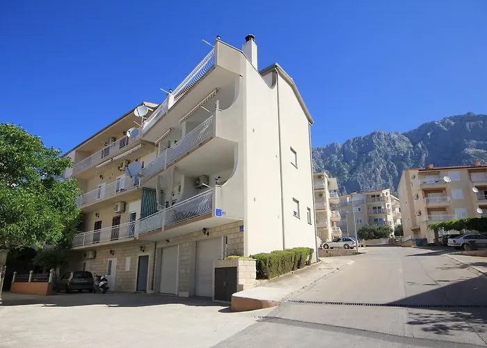 Apartment Makarska City Макарська